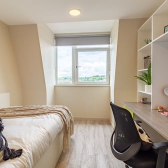 Bronze En Suite - Image 1